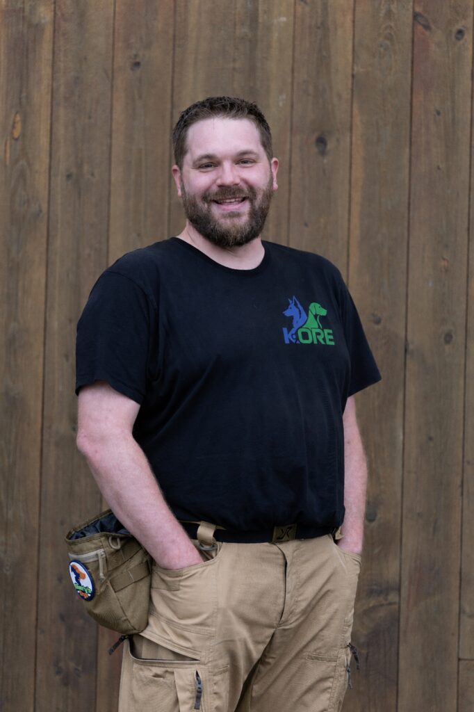 Florian Kurz, Hundeführer bei KORE Working Dogs